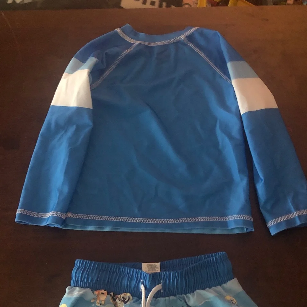 👰🏻‍♀️ Bluey 2T Long Sleeve Swim Top & Swim Trunks